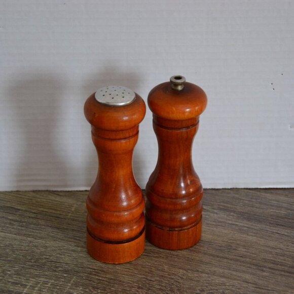 Vtg Baribocraft Salt and Pepper Shakers - Picture 2 of 7